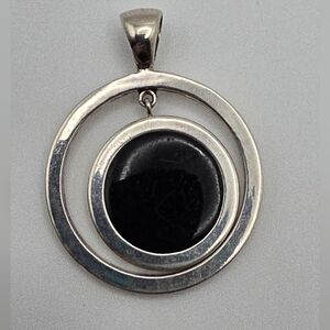Chic Black and Silver Circle Pendant Necklace